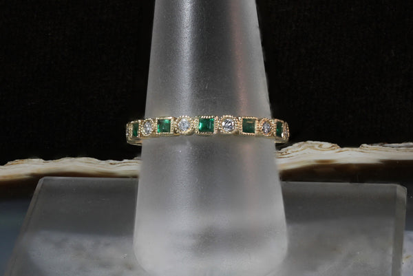 Alternating Emerald and Diamond Stacker