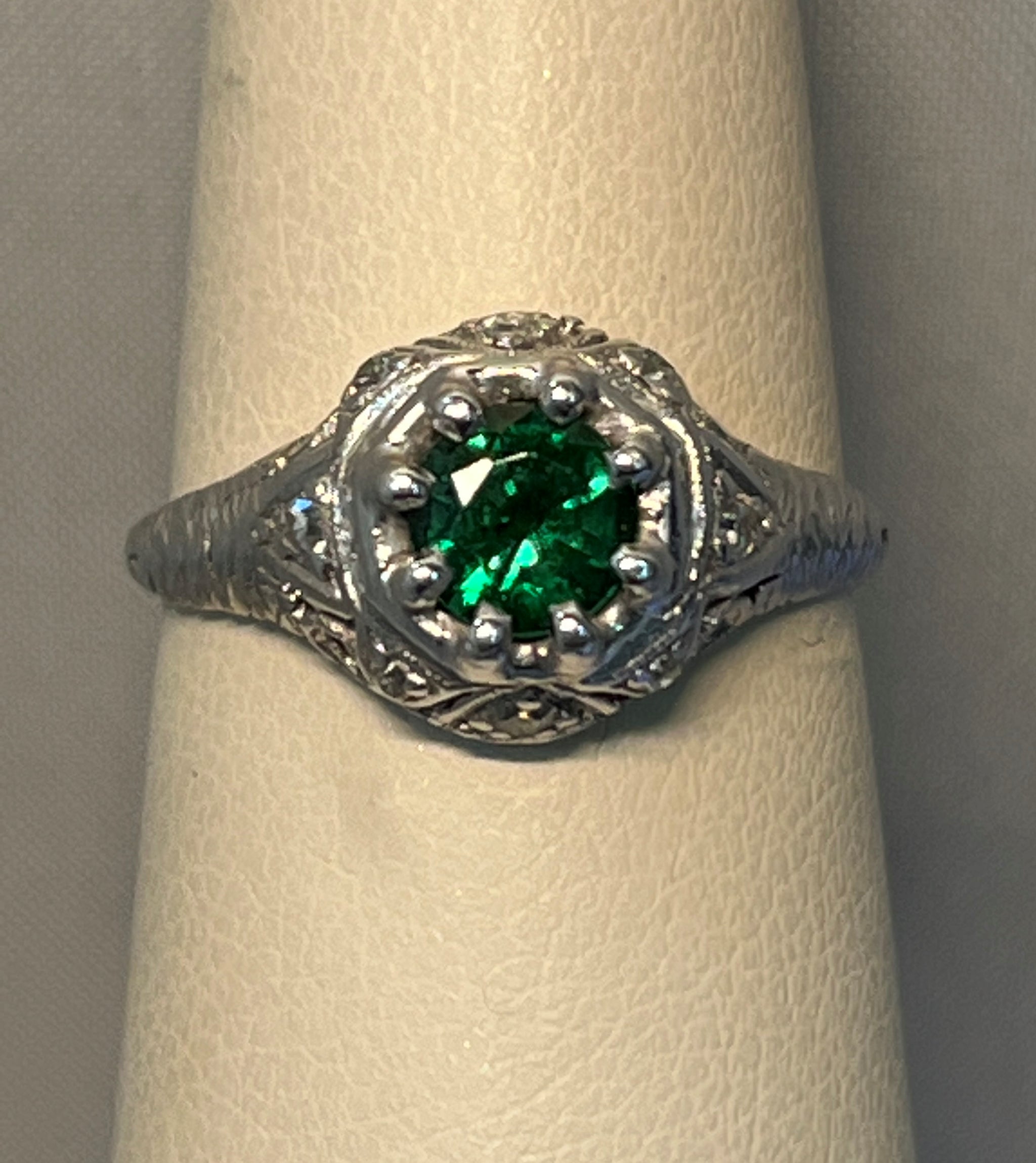 Vintage Emerald and Diamond Ring / May Birthstone / Emerald and Diamon —  GemTreasureHunter