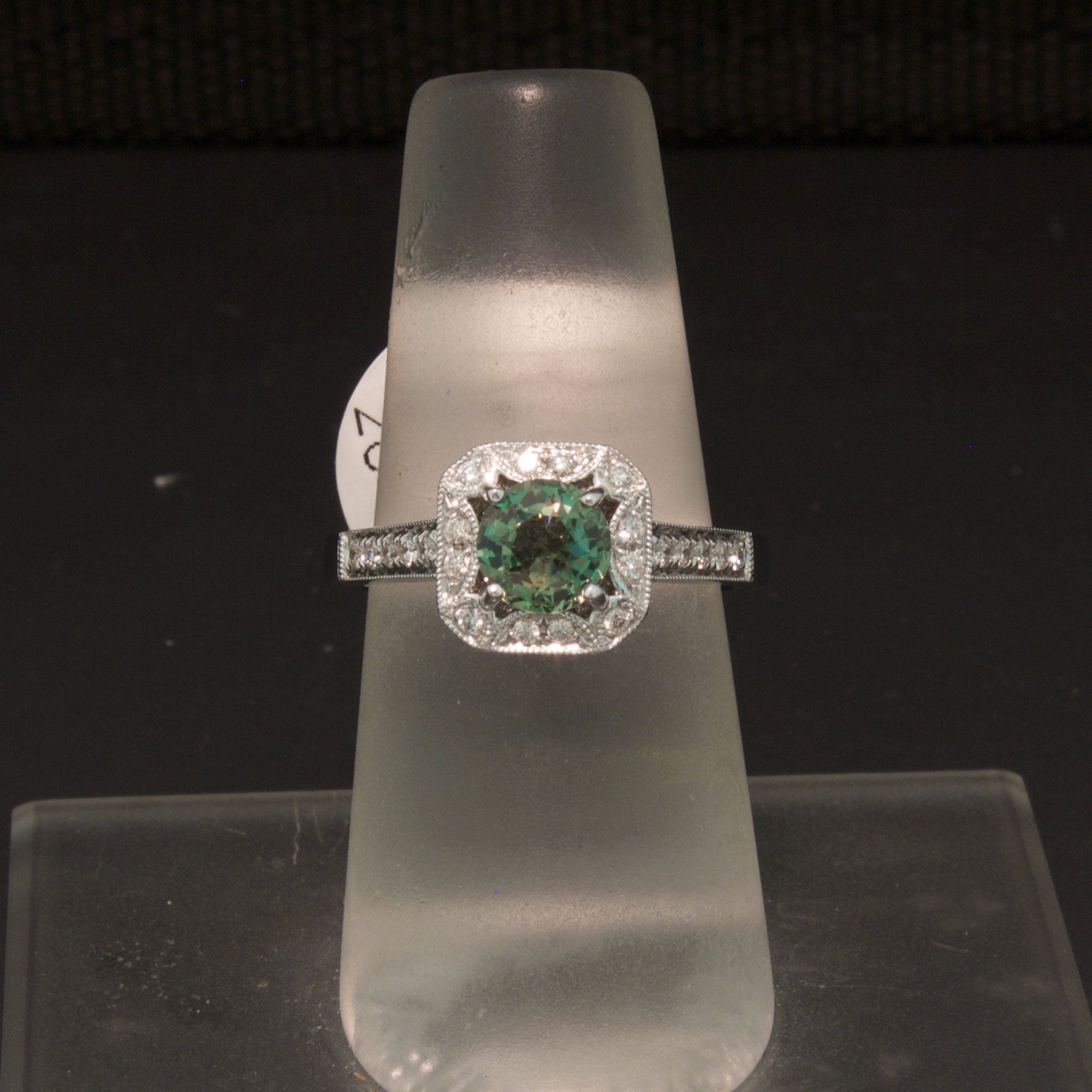 Ring with Green Diamond in White Gold | KLENOTA